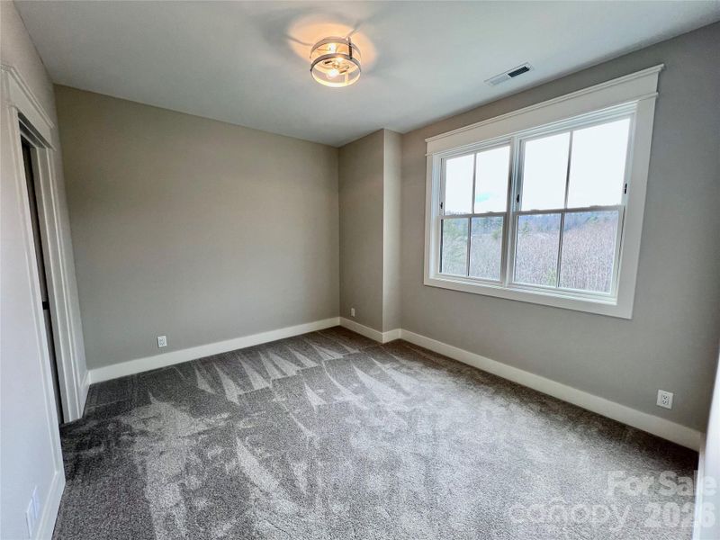 Guest Bedroom 1 Guest Bedroom 1