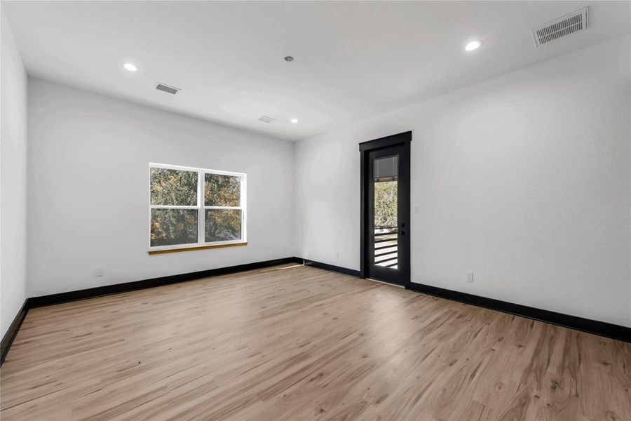 Spacious, unfurnished interior of a new home in , Willis (Image 24).