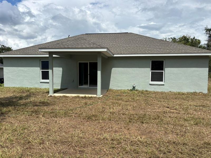 Exterior details and patio area of a home in , Dunnellon (Image 3).