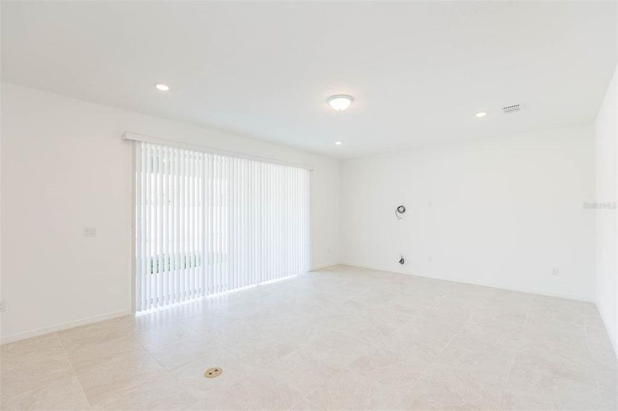 Spacious, unfurnished interior of a new home in Valri Forest, Valrico (Image 20). Spacious, unfurnished interior of a new home in Valri Forest, Valrico (Image 20).