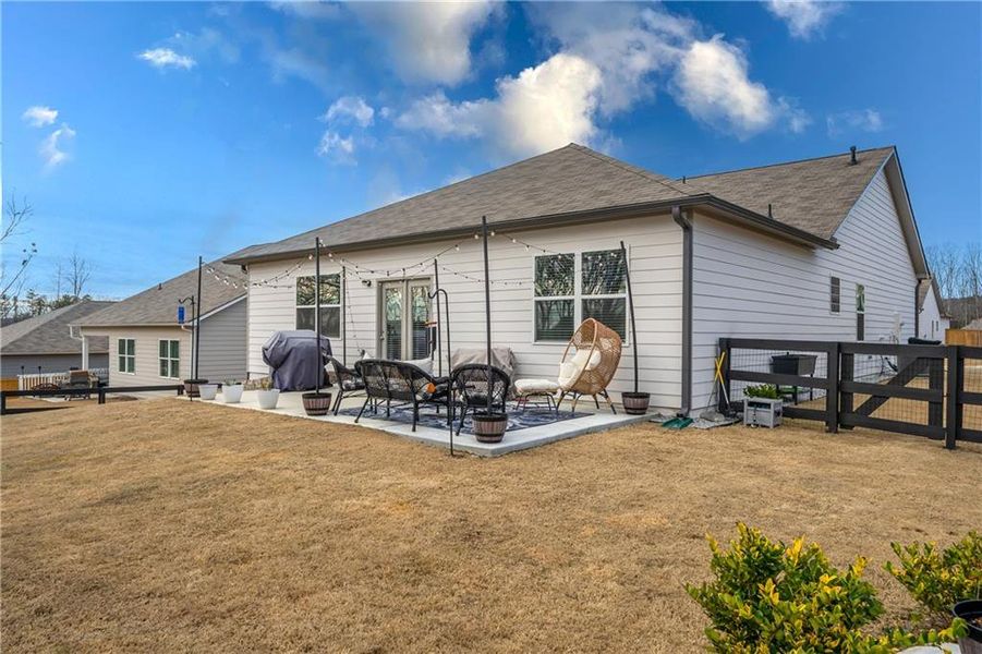 Exterior details and patio area of a home in Lost Creek, Dallas (Image 34).