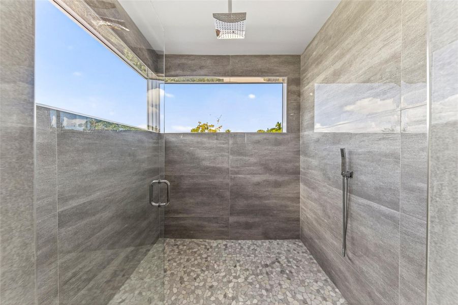 Exterior details and patio area of a home in , Fort Lauderdale (Image 3).