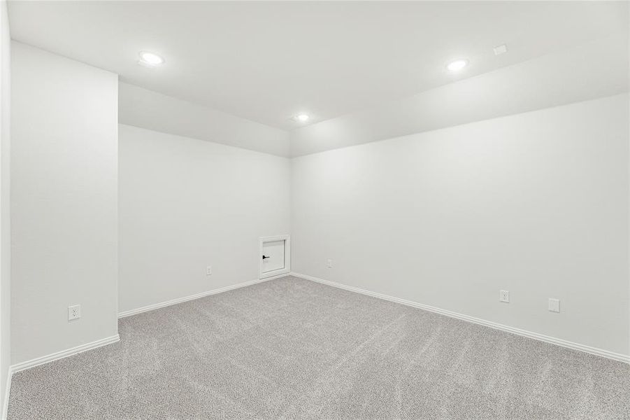 Spacious, unfurnished interior of a new home in Meadow Vista, Anna (Image 29).