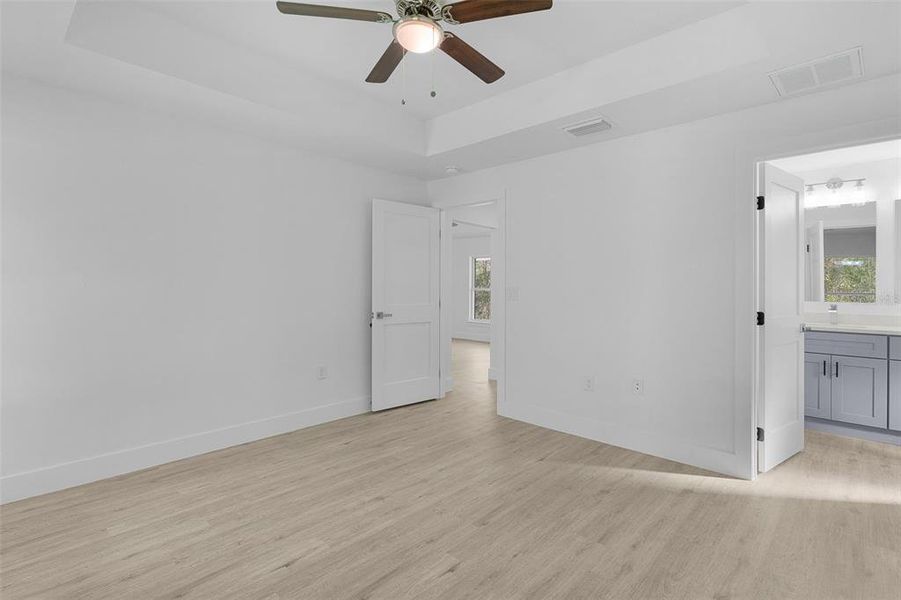 Spacious, unfurnished interior of a new home in , Citrus Springs (Image 37).