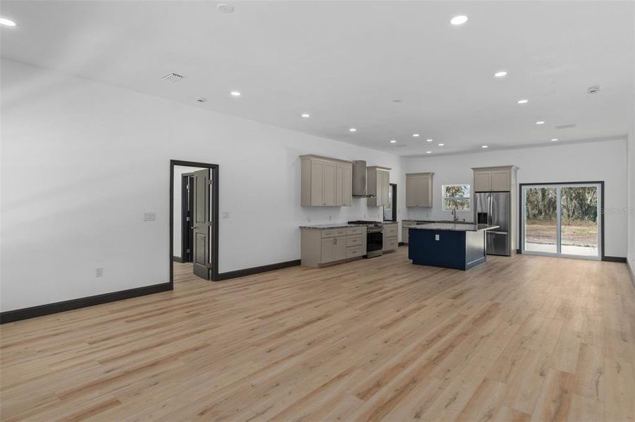 Spacious, unfurnished interior of a new home in , Dunnellon (Image 19).
