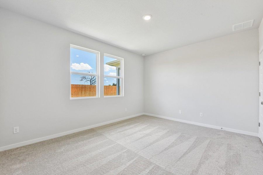 Spacious, unfurnished interior of a new home in Trinity Ranch, Elgin (Image 21).