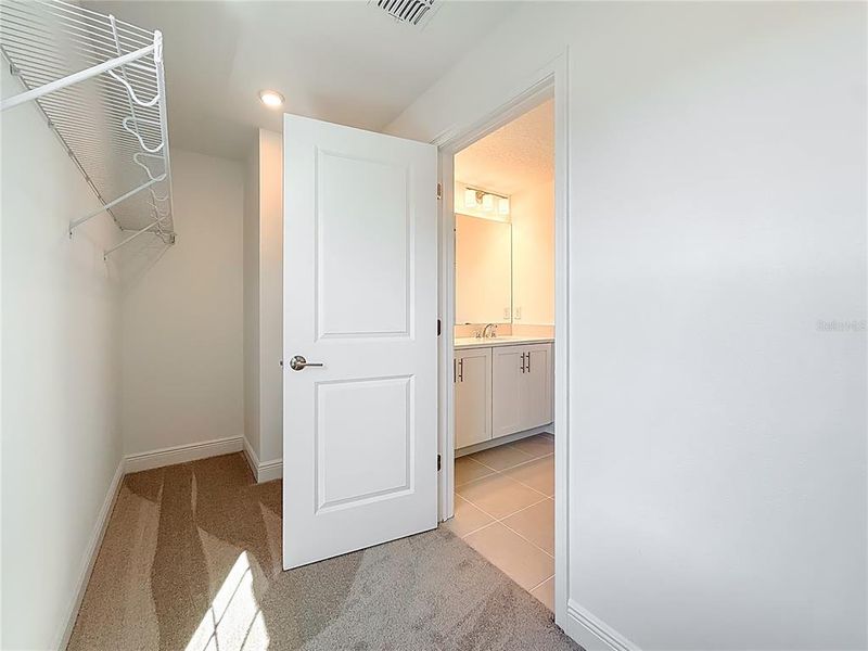 Spacious, unfurnished interior of a new home in , St. Petersburg (Image 50).