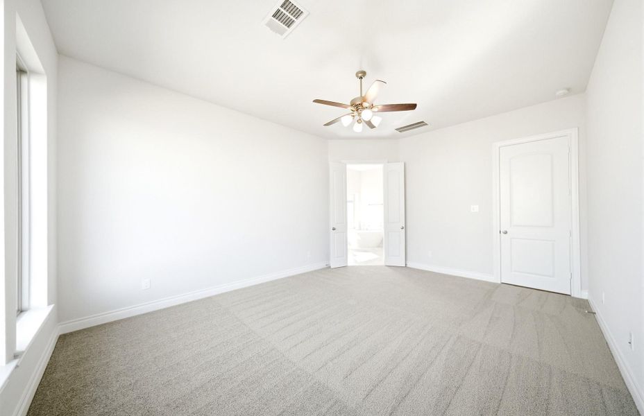 Spacious, unfurnished interior of a new home in Bridgeland 60′, Cypress (Image 29).