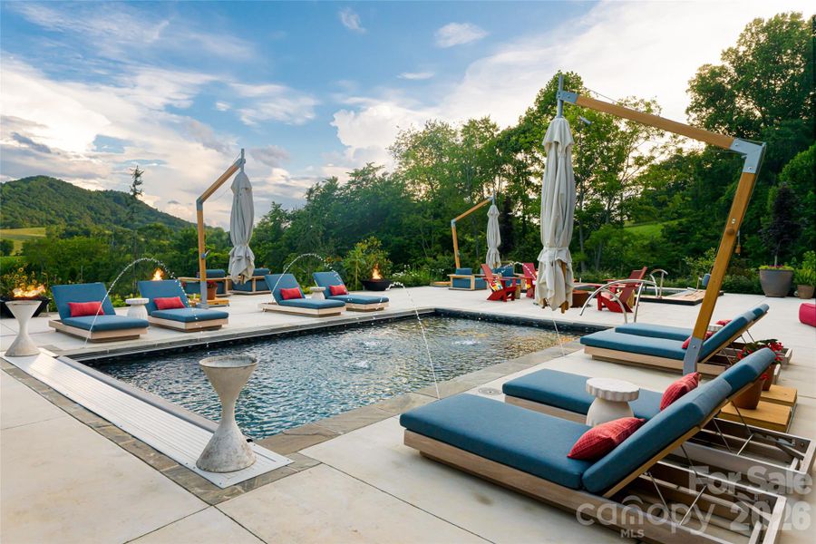 Community amenities in , Fairview (Image 27).