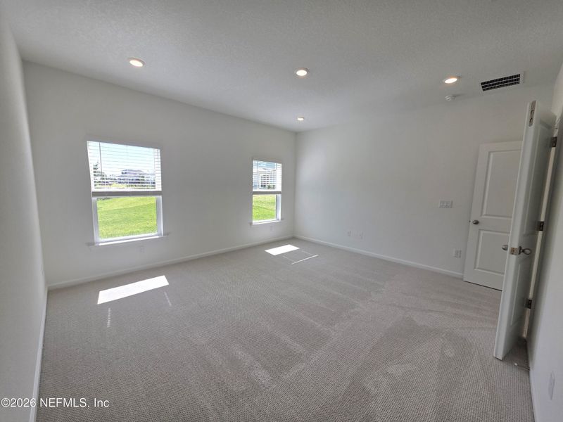 Spacious, unfurnished interior of a new home in Hyland Trail, Green Cove Springs (Image 13).