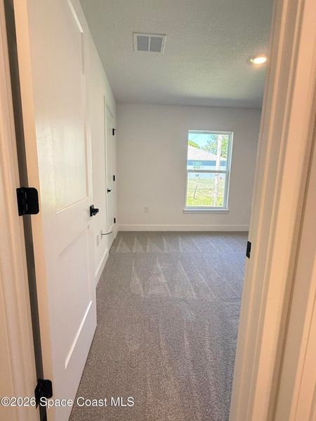 Spacious, unfurnished interior of a new home in Sebastian Highlands, Sebastian (Image 11).