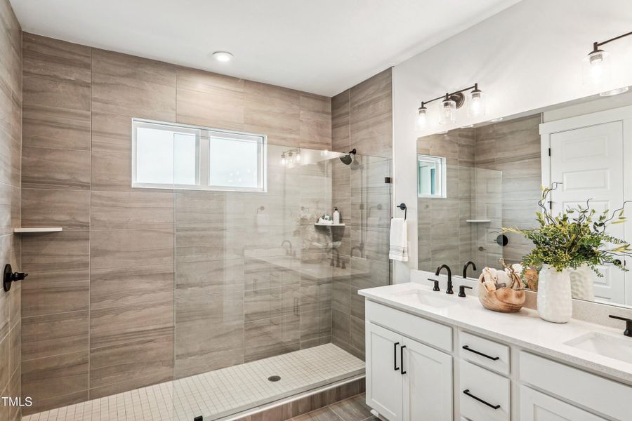 Chatham 562_Primary Bathroom 1_9.24.24_w Chatham 562_Primary Bathroom 1_9.24.24_w