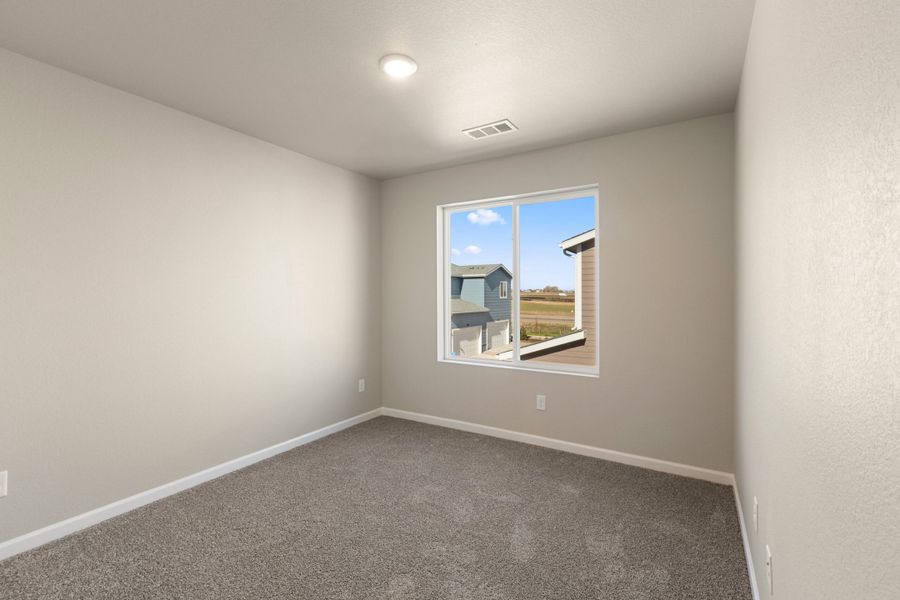 Spacious, unfurnished interior of a new home in Spring Valley, Longmont (Image 20).