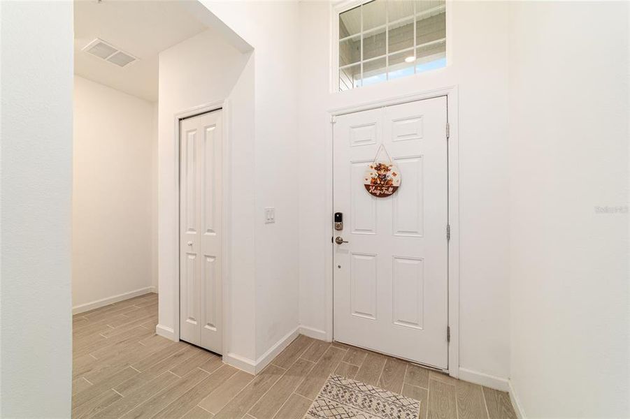 Spacious, unfurnished interior of a new home in Country Lane Estates, Williston (Image 19).