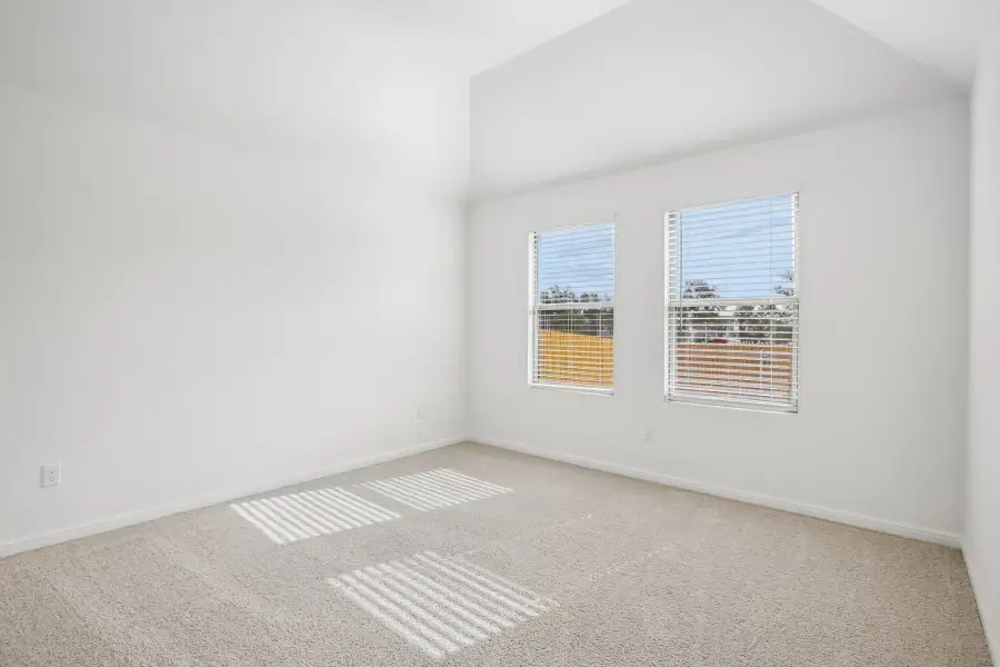 Spacious, unfurnished interior of a new home in Trinity Ranch, Elgin (Image 32).