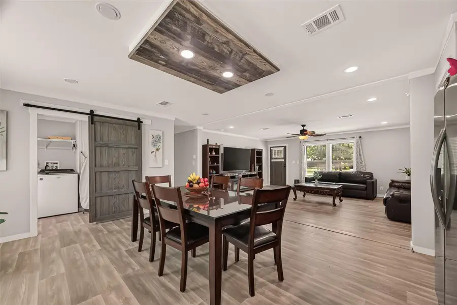 Furnished interior view inside a new home in , Baytown (Image 31).