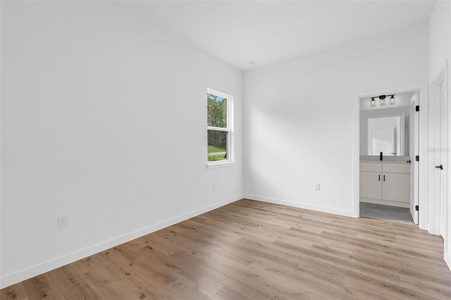 Spacious, unfurnished interior of a new home in , Citrus Springs (Image 25).