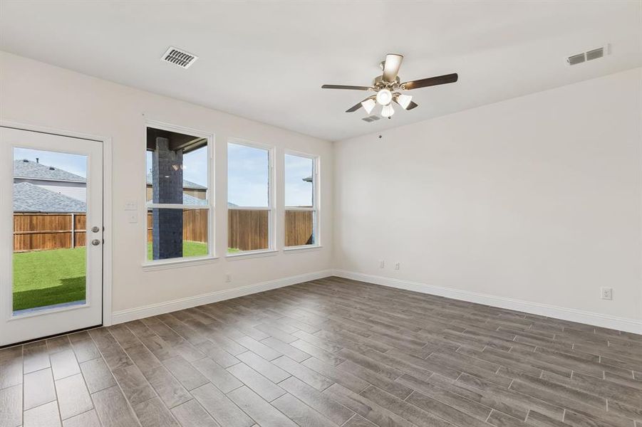 Spacious, unfurnished interior of a new home in AnaCapri, Anna (Image 16).