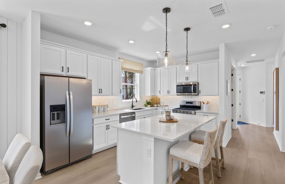 Representative furnished interior of a home built from the Contour by Del Webb in Del Webb Lakehaven, Clermont (Image 10). Representative furnished interior of a home built from the Contour by Del Webb in Del Webb Lakehaven, Clermont (Image 10).