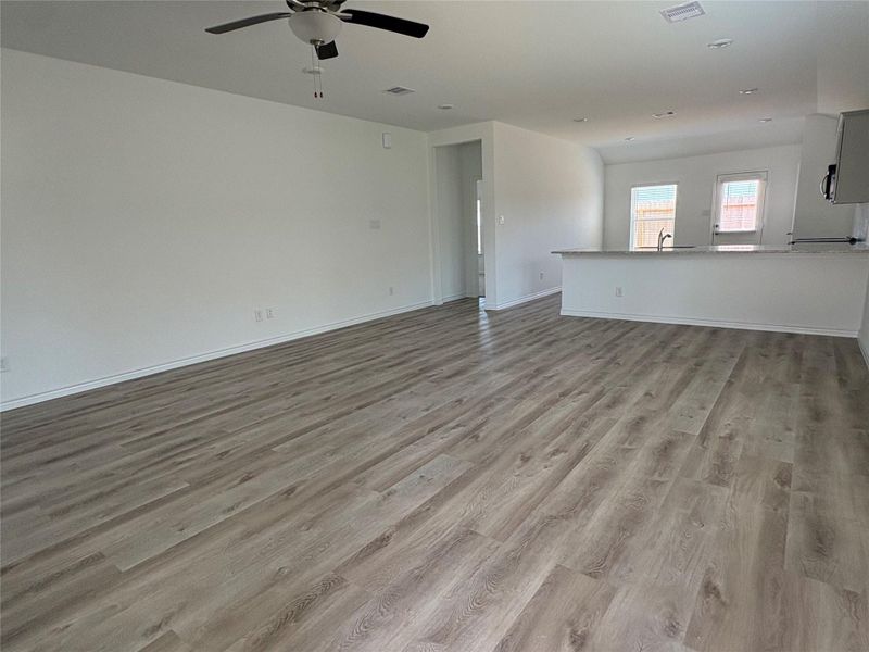 Spacious, unfurnished interior of a new home in , Conroe (Image 7).