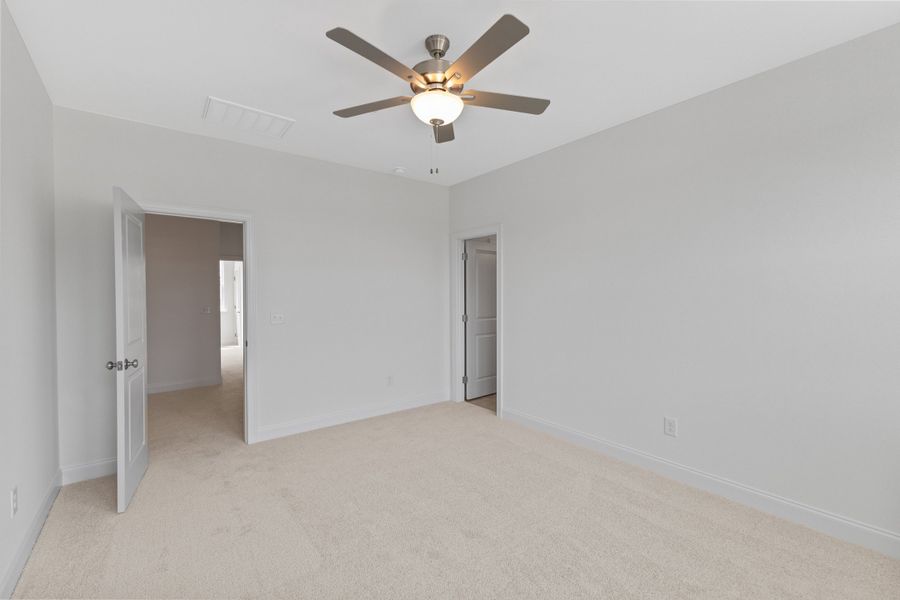 Representative unfurnished interior of a home built from the The Hemlock by RobuckHomes in Kennebec Crossing, Angier (Image 135).