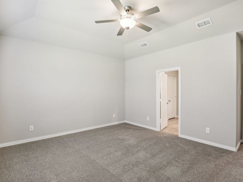 Spacious, unfurnished interior of a new home in Lakehaven - Premier Series, Farmersville (Image 28).