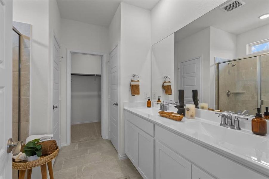 Furnished interior view inside a new home in Hannah Heights, Seguin (Image 17).