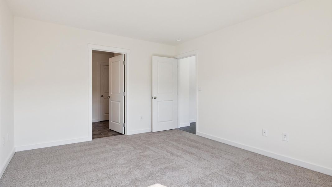 Spacious, unfurnished interior of a new home in Emory Creek, Harriman (Image 16).