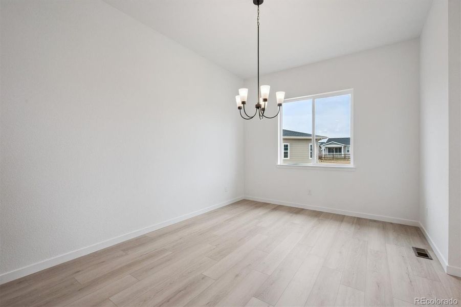 Spacious, unfurnished interior of a new home in The Aurora Highlands, Aurora (Image 20).