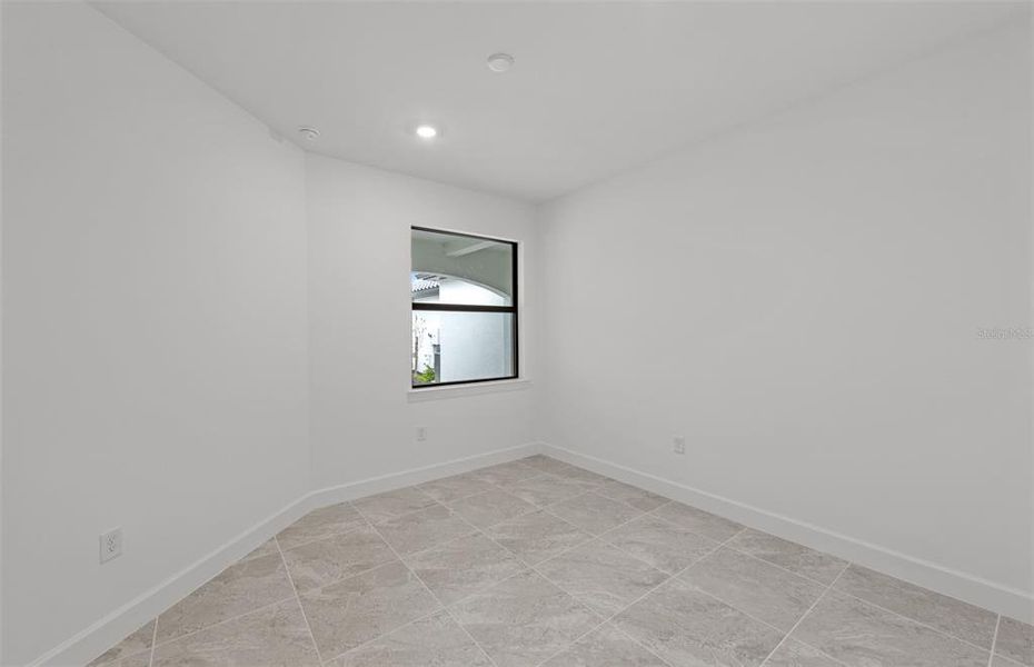 Spacious, unfurnished interior of a new home in Talon Preserve on Palmer Ranch, Nokomis (Image 19).