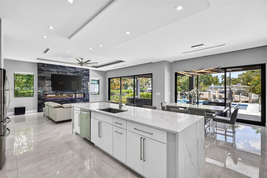 Chef's kitchen w/ counter seating, quartz waterfalls, 2 ovens, pot filler, tons of storage, KraftMaid cabinets