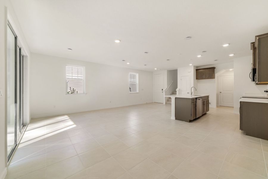 Spacious, unfurnished interior of a new home in Towns at Greenleaf, Oviedo (Image 20).