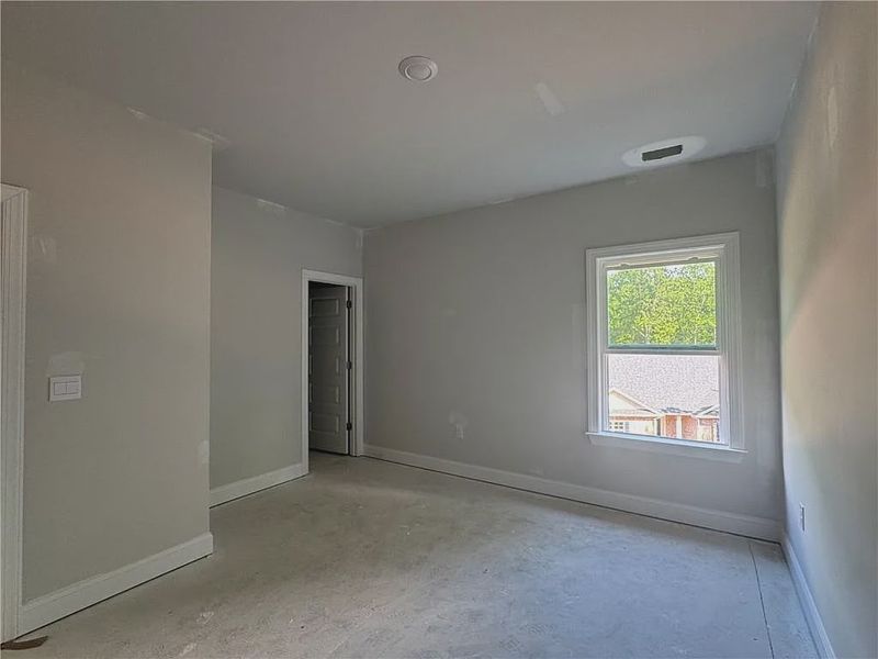 Spacious, unfurnished interior of a new home in Tuscany Hills, Douglasville (Image 9).