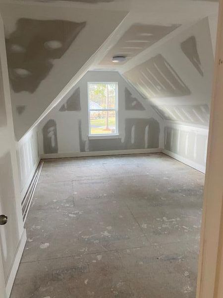 Spacious, unfurnished interior of a new home in , Walterboro (Image 8).