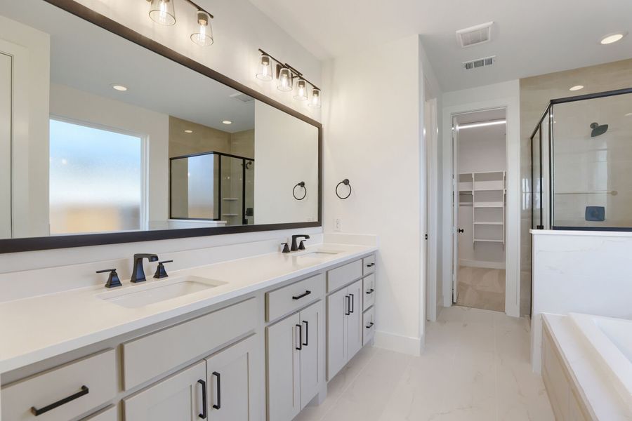 4324 Double Diamond - Primary Bathroom