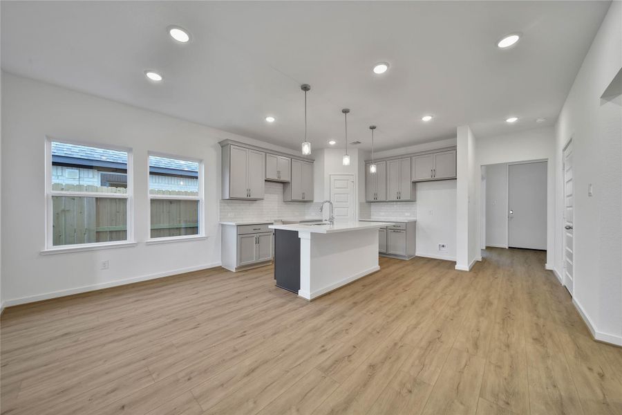 Furnished interior view inside a new home in , Rosharon (Image 11).