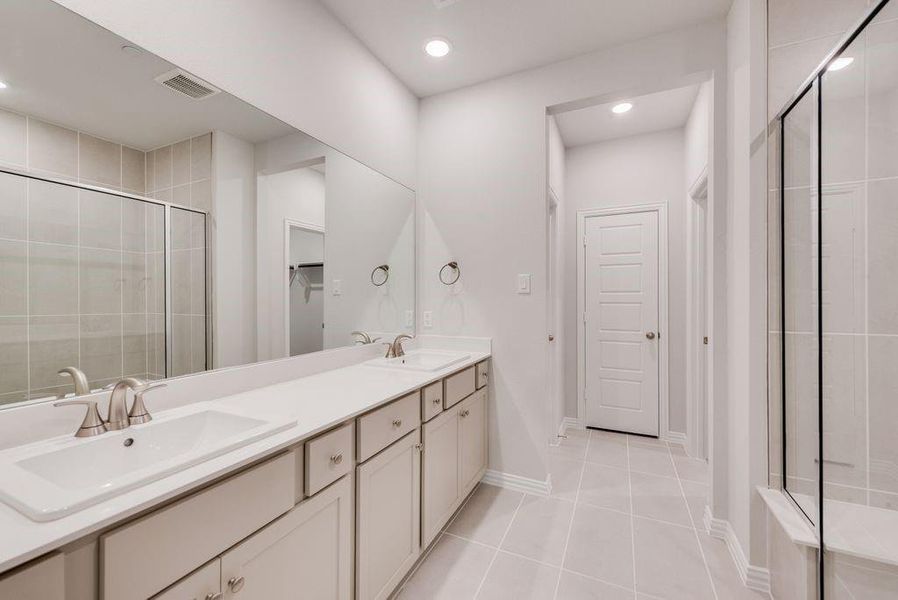 Furnished interior view inside a new home in , Frisco (Image 12).