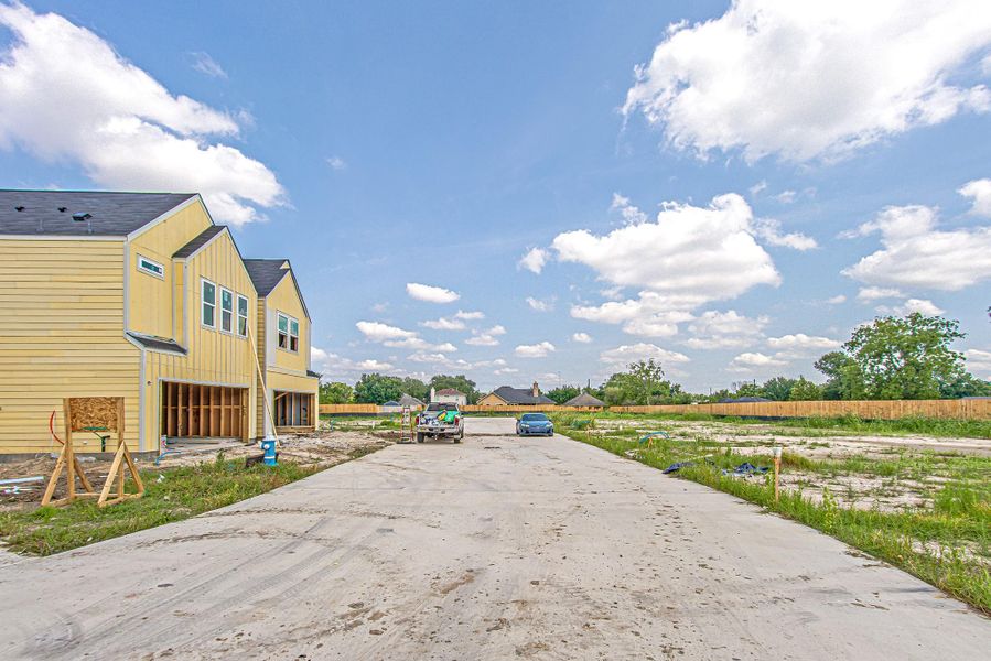 Front exterior of a new home in , Houston, TX, highlighting curb appeal (Image 8). Front exterior of a new home in , Houston, TX, highlighting curb appeal (Image 8).