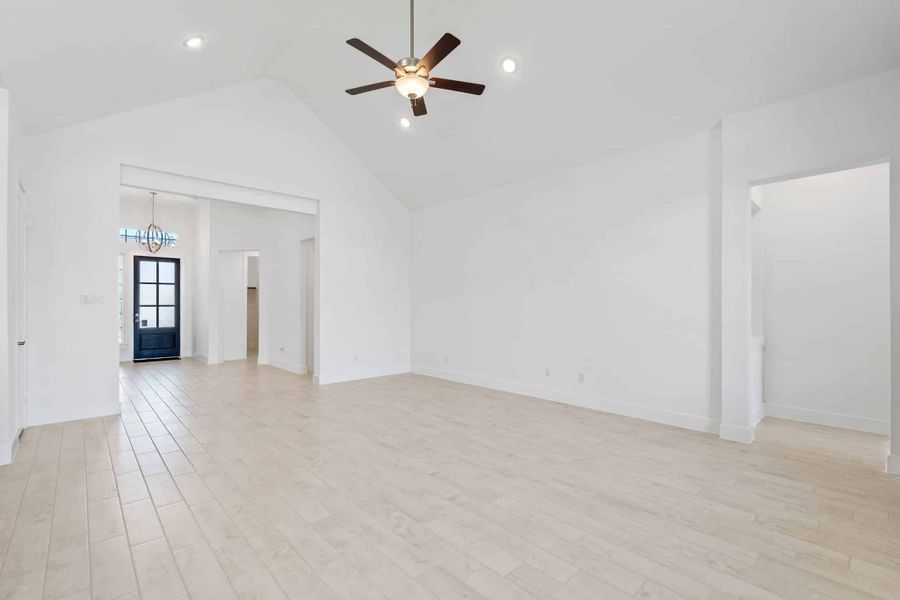 Spacious, unfurnished interior of a new home in Jordan Ranch, Fulshear (Image 27). Spacious, unfurnished interior of a new home in Jordan Ranch, Fulshear (Image 27).