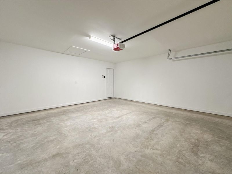 Spacious, unfurnished interior of a new home in , Conroe (Image 37).