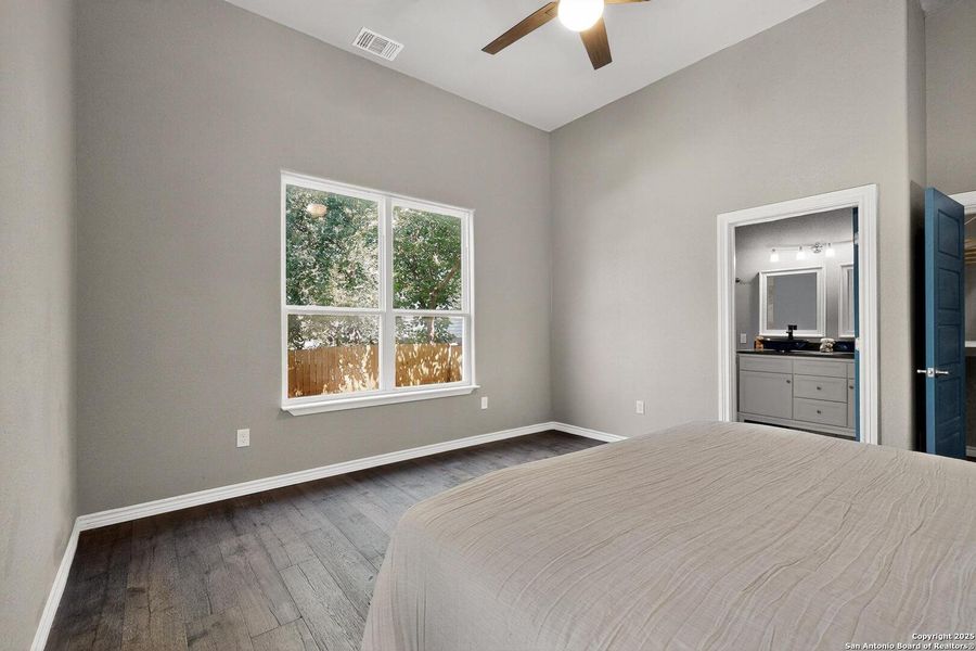 Spacious, unfurnished interior of a new home in , San Antonio (Image 43).