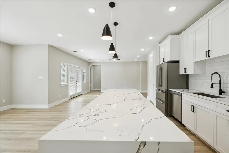 This stunning kitchen island features elegant marble countertops, perfect for both culinary creations and casual dining.