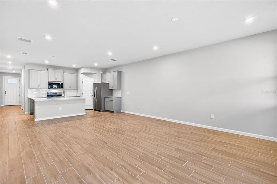 Spacious, unfurnished interior of a new home in Crosswind Ranch, Parrish (Image 27).