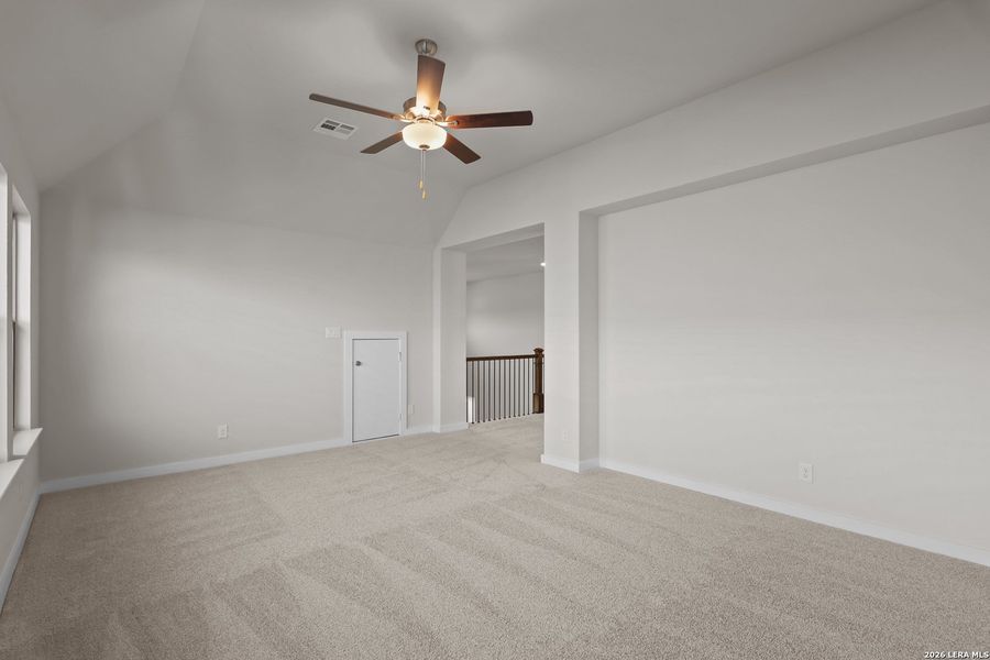 Spacious, unfurnished interior of a new home in Nopal Valley, San Antonio (Image 24).