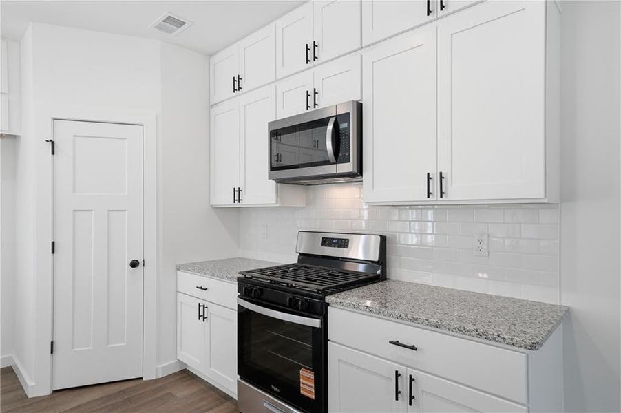 Furnished interior view inside a new home in , Jasper (Image 12).