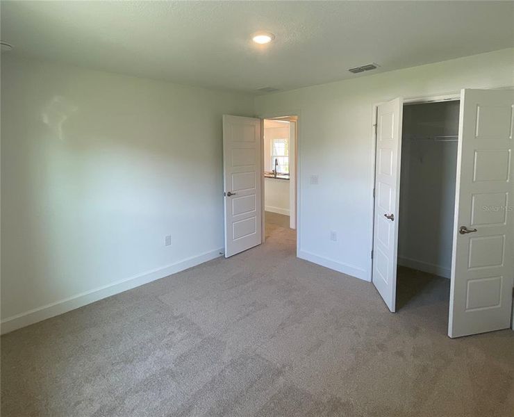 Spacious, unfurnished interior of a new home in Poinciana-Osceola County, Kissimmee (Image 10).