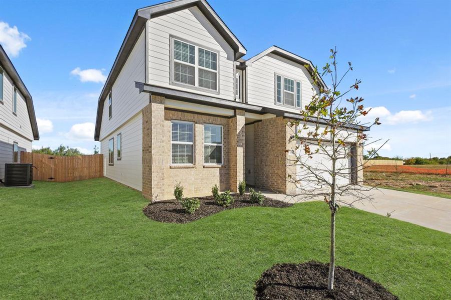 Exterior details and patio area of a home in Sycamore Landing, Fort Worth (Image 3). Exterior details and patio area of a home in Sycamore Landing, Fort Worth (Image 3).