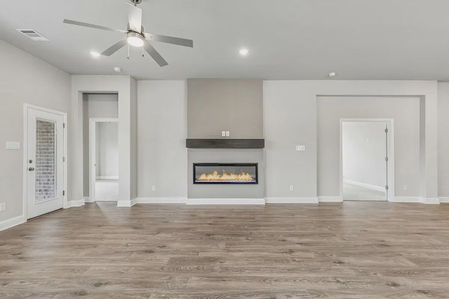 Spacious, unfurnished interior of a new home in Summer Crest, Fort Worth (Image 20).