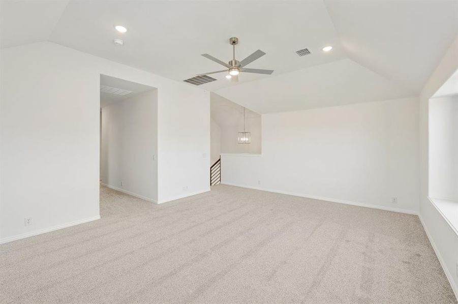 Spacious, unfurnished interior of a new home in Country Lakes, Denton (Image 33).