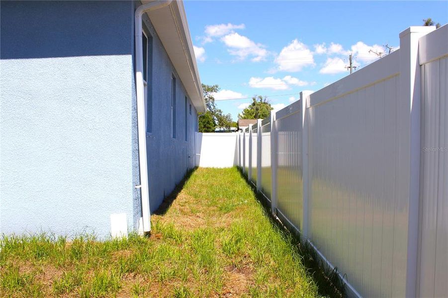 Exterior details and patio area of a home in , Tampa (Image 3).